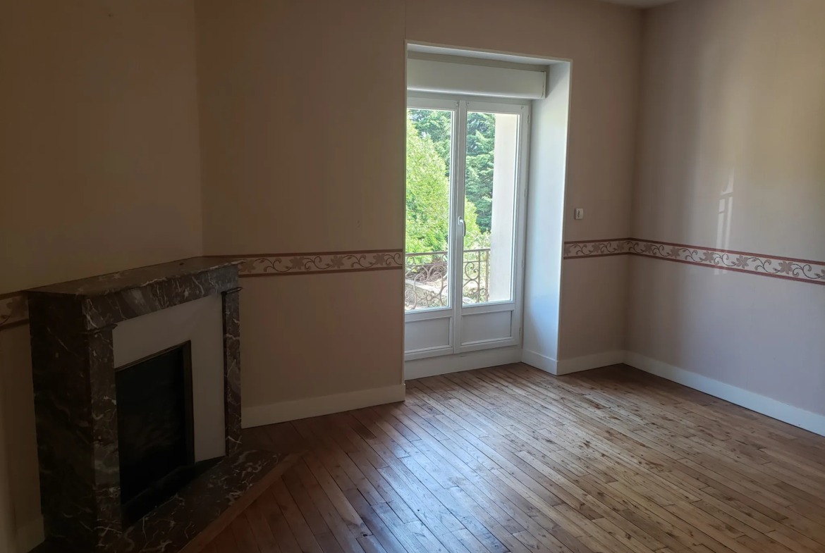 Maison spacieuse à vendre à Sées - 174 m² avec 4 chambres et jardin 