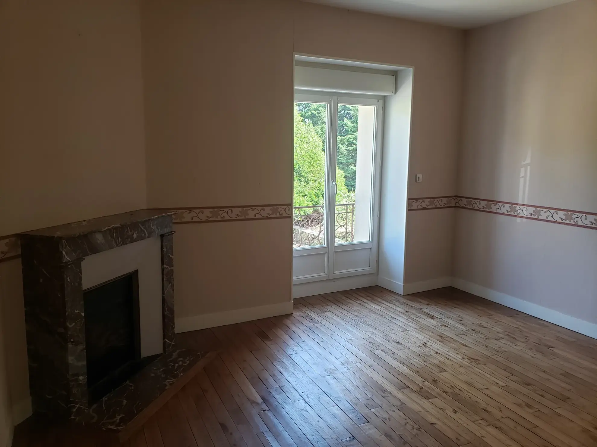 Maison spacieuse à vendre à Sées - 174 m² avec 4 chambres et jardin 