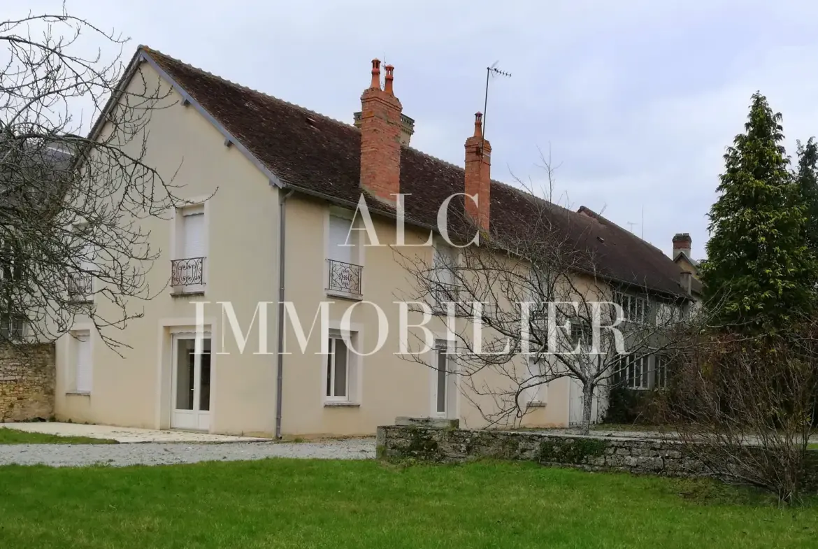 Maison spacieuse à vendre à Sées - 174 m² avec 4 chambres et jardin 