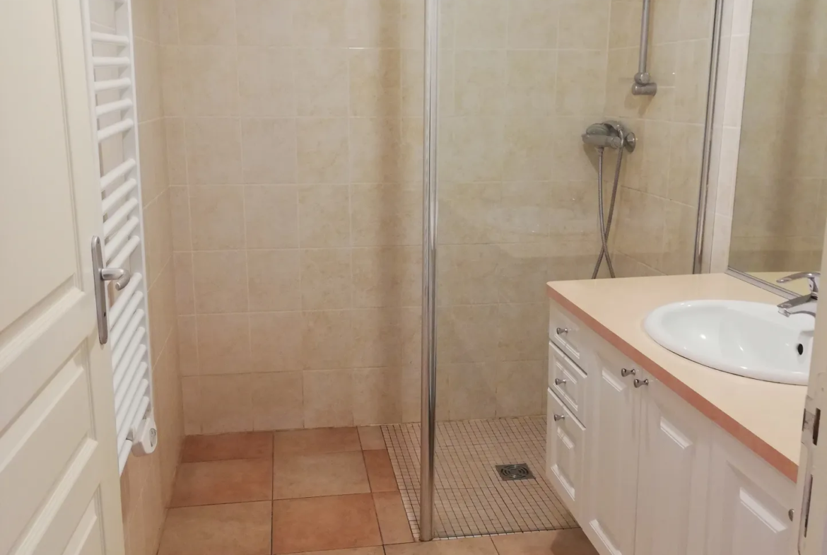 Maison spacieuse à vendre à Sées - 174 m² avec 4 chambres et jardin 