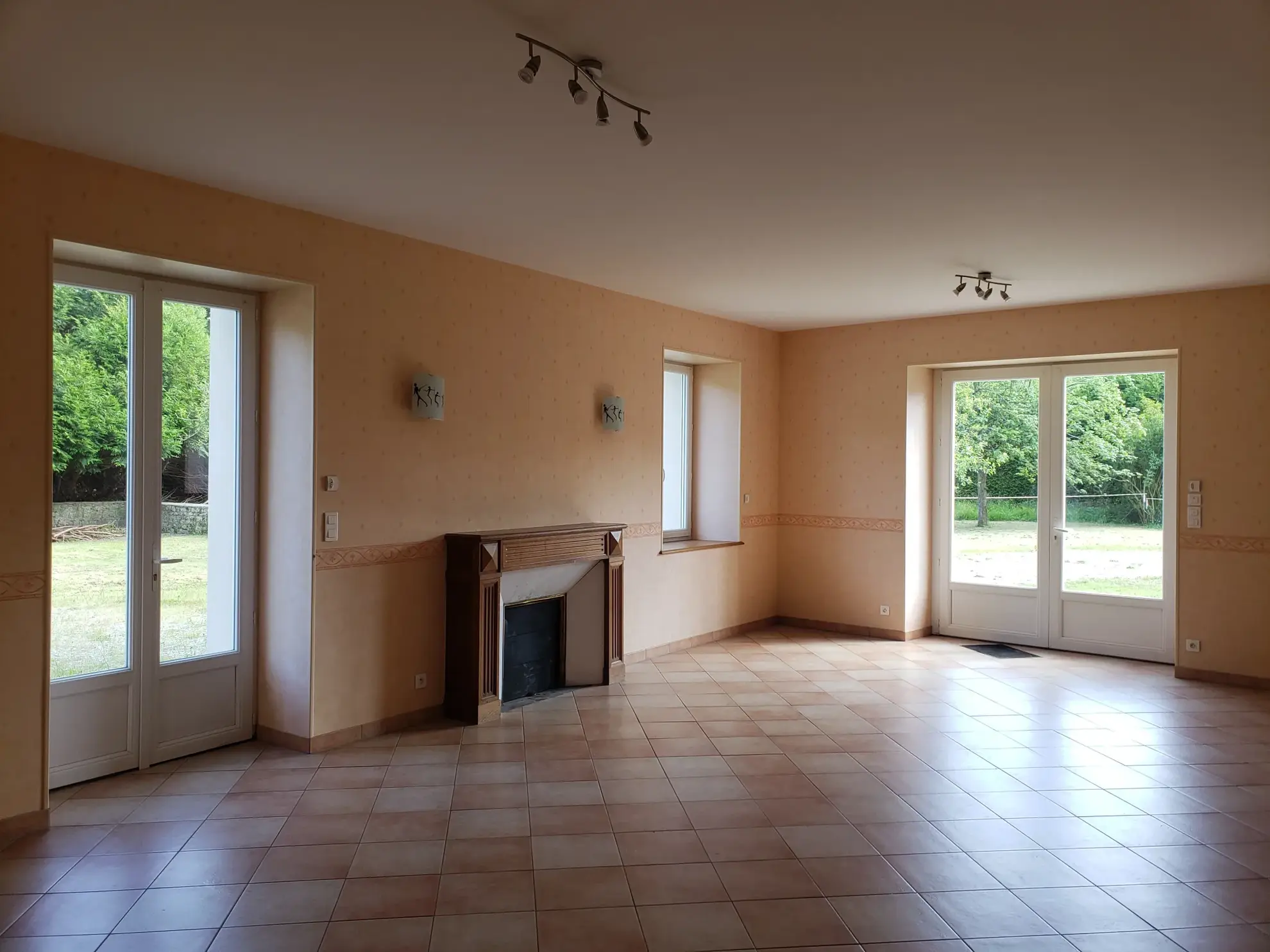 Maison spacieuse à vendre à Sées - 174 m² avec 4 chambres et jardin 