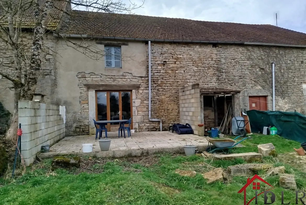 Maison de campagne habitable de suite à Grenant 