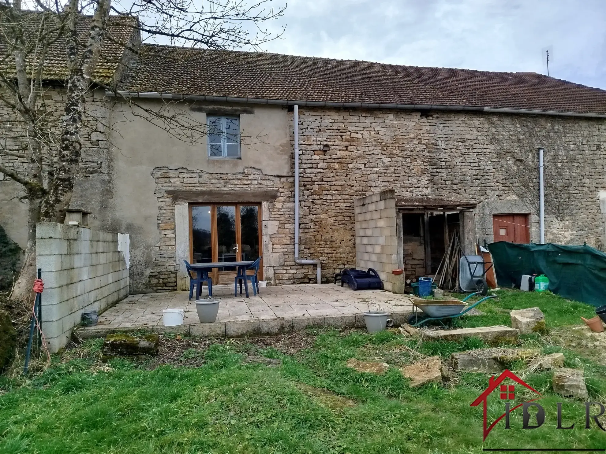 Maison de campagne habitable de suite à Grenant 