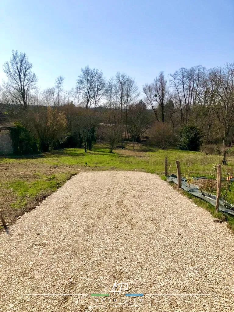Terrain à bâtir de 1940 m² en bordure de rivière à Arceau, proche de Dijon 