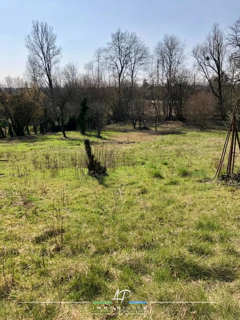 Terrain à bâtir de 1940 m² en bordure de rivière à Arceau, proche de Dijon 