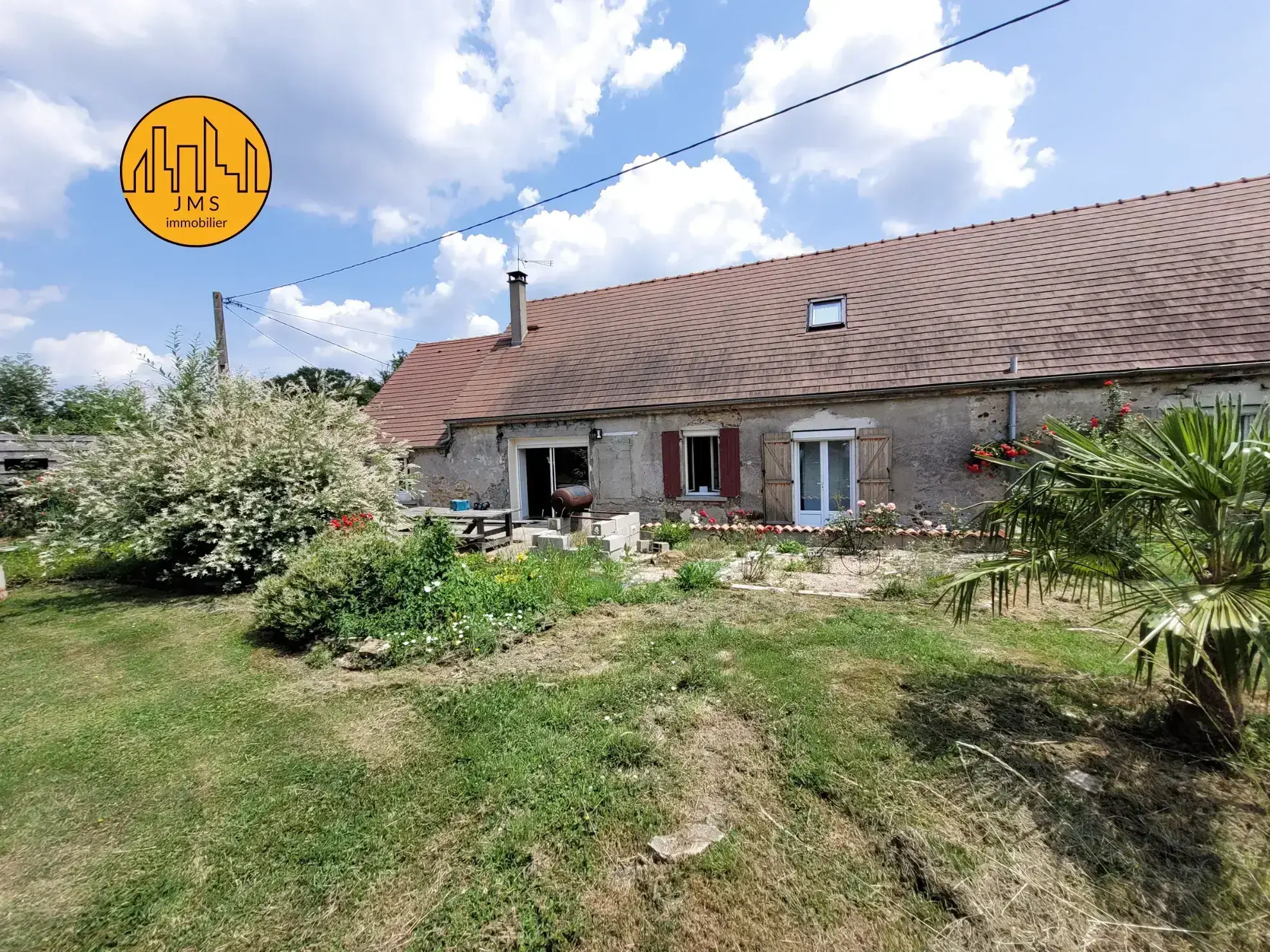 Charmante longère rénovée à vendre à Tronget 