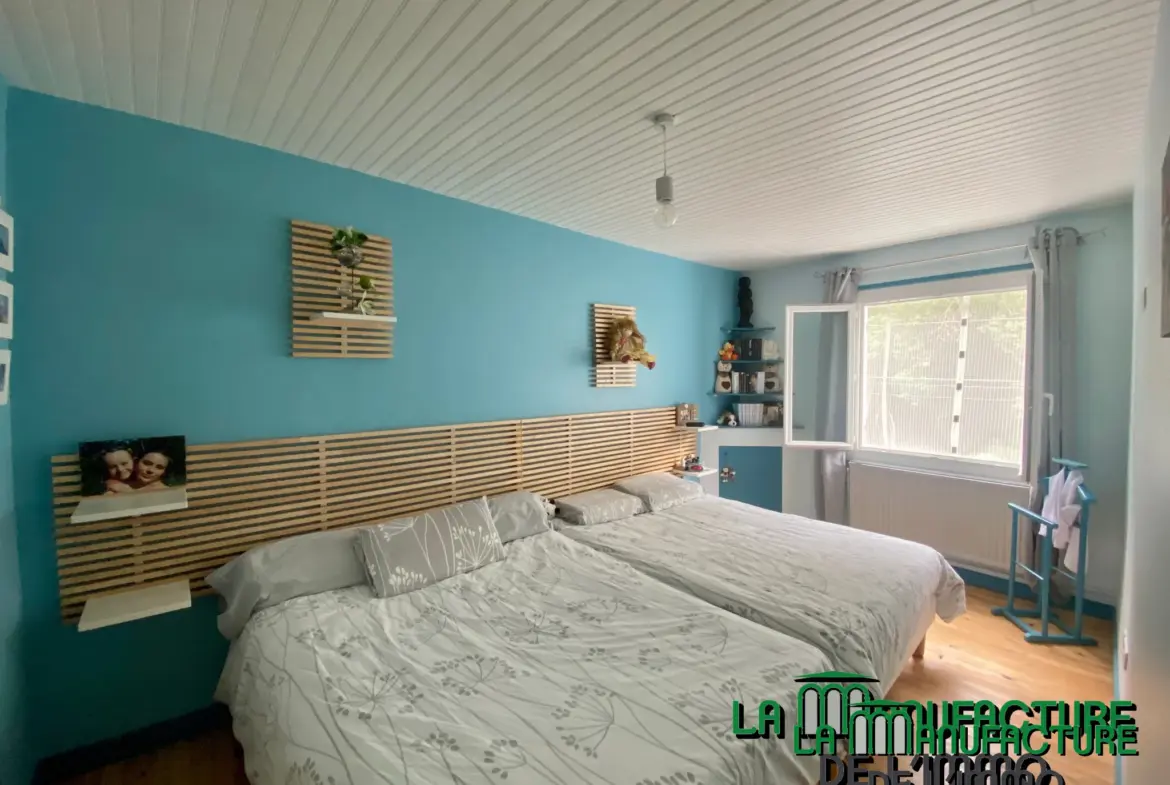 Maison individuelle de 115 m² avec 4 chambres à vendre à Le Chambon-Feugerolles 