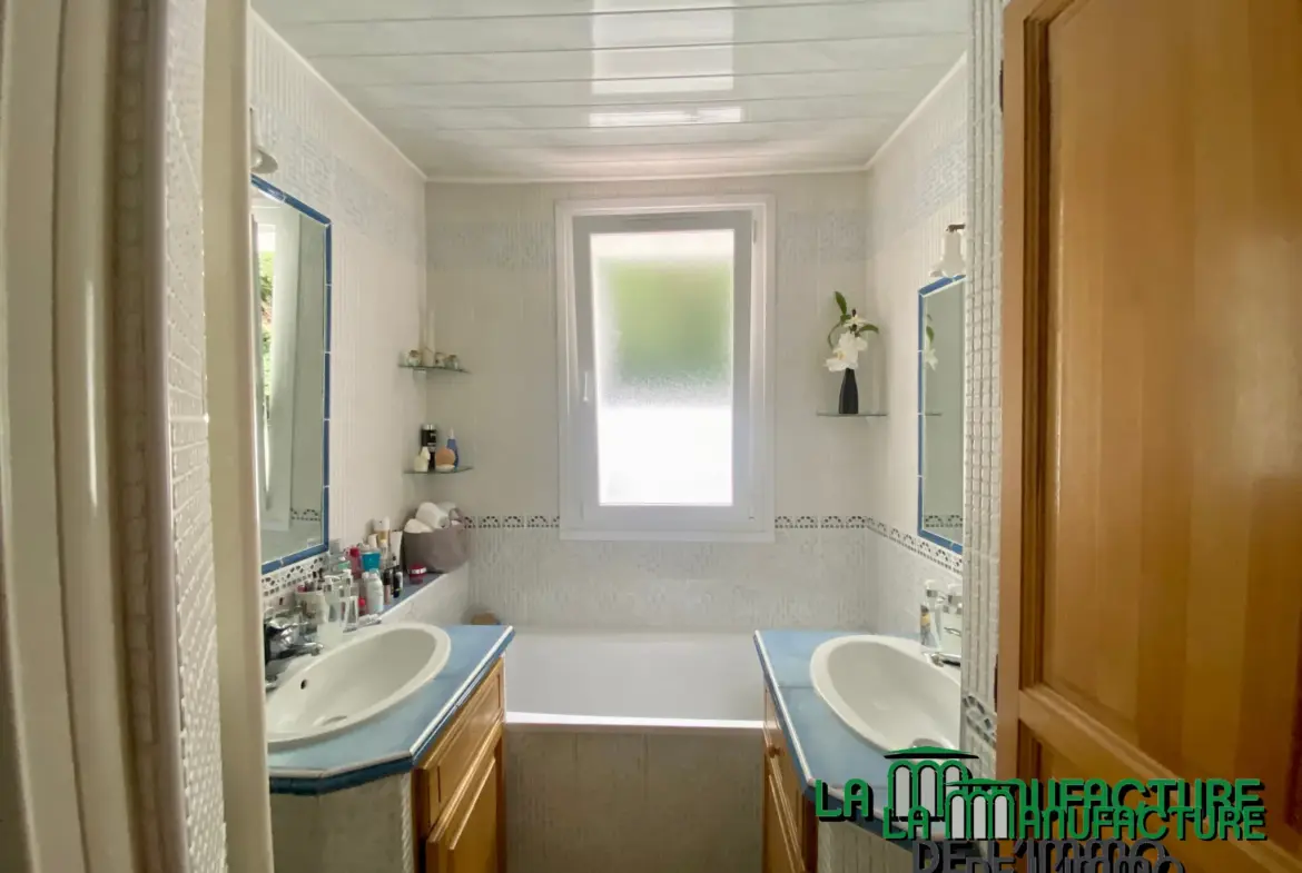 Maison individuelle de 115 m² avec 4 chambres à vendre à Le Chambon-Feugerolles 