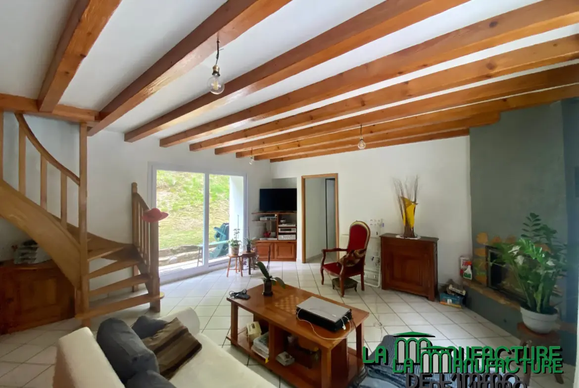 Maison individuelle de 115 m² avec 4 chambres à vendre à Le Chambon-Feugerolles 