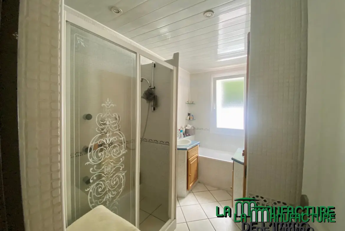 Maison individuelle de 115 m² avec 4 chambres à vendre à Le Chambon-Feugerolles 