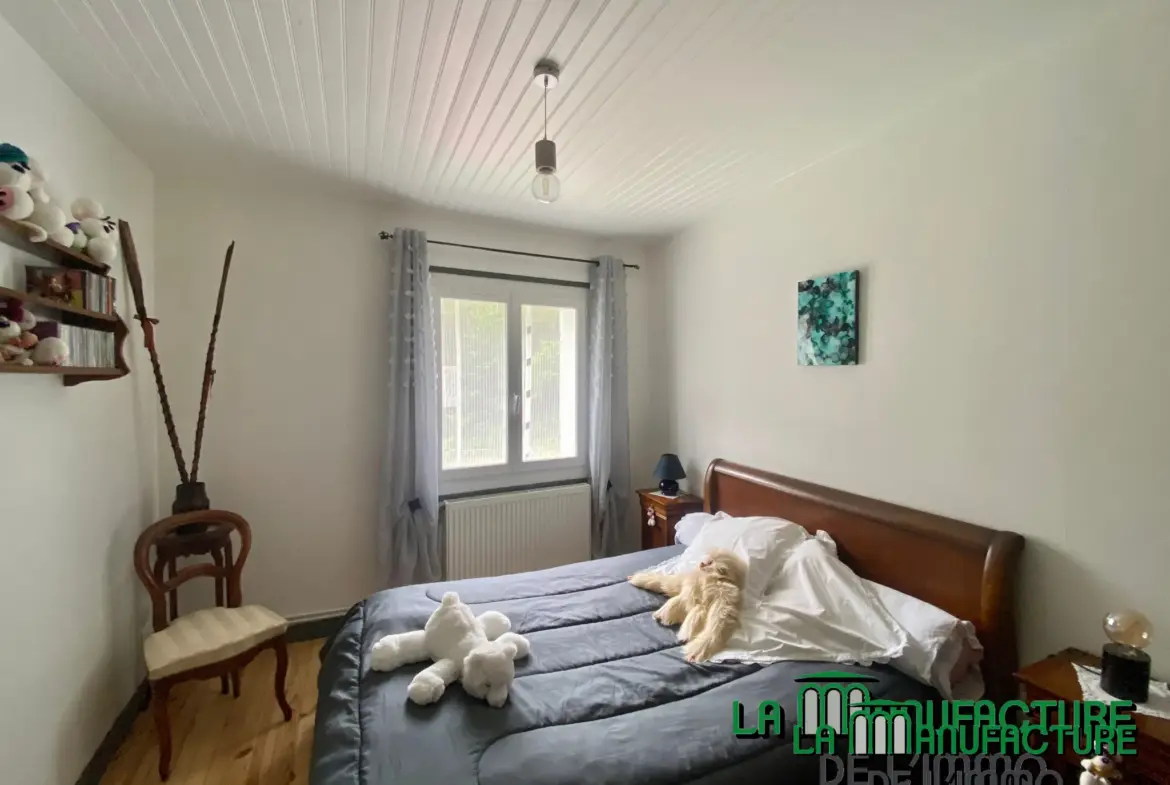 Maison individuelle de 115 m² avec 4 chambres à vendre à Le Chambon-Feugerolles 
