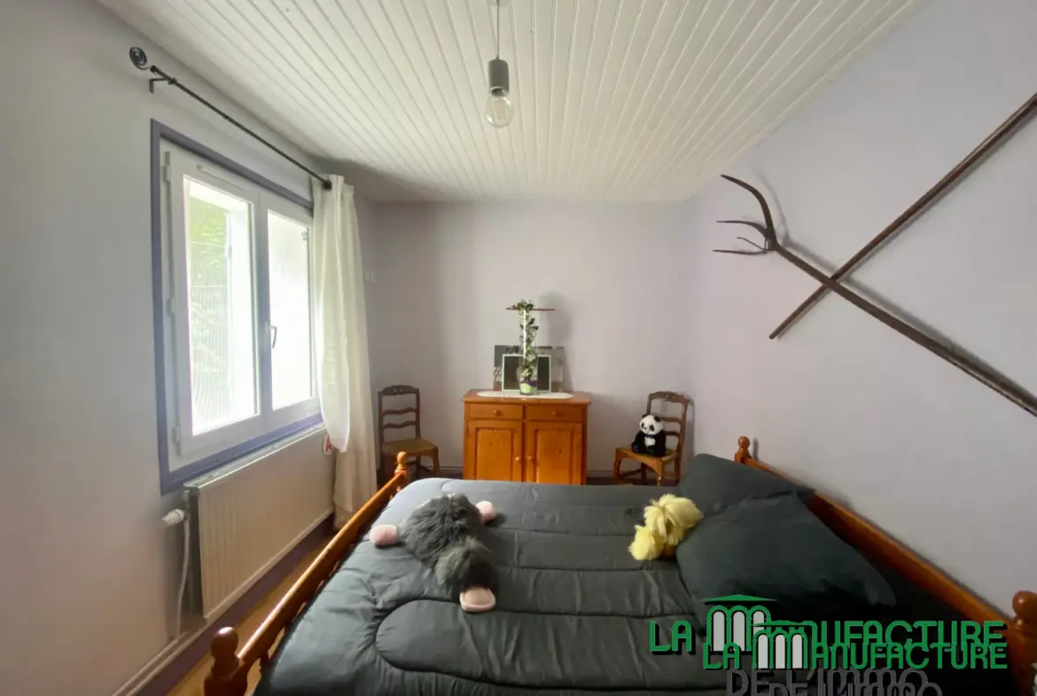 Maison individuelle de 115 m² avec 4 chambres à vendre à Le Chambon-Feugerolles 