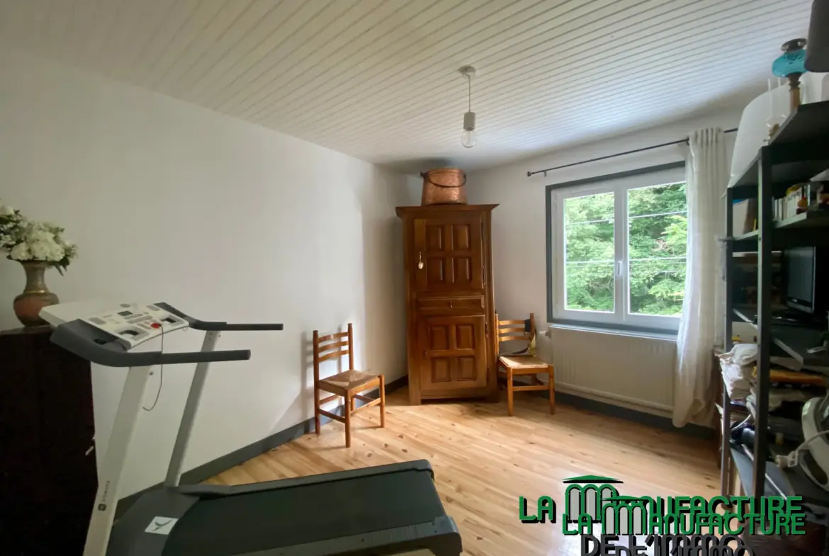 Maison individuelle de 115 m² avec 4 chambres à vendre à Le Chambon-Feugerolles 