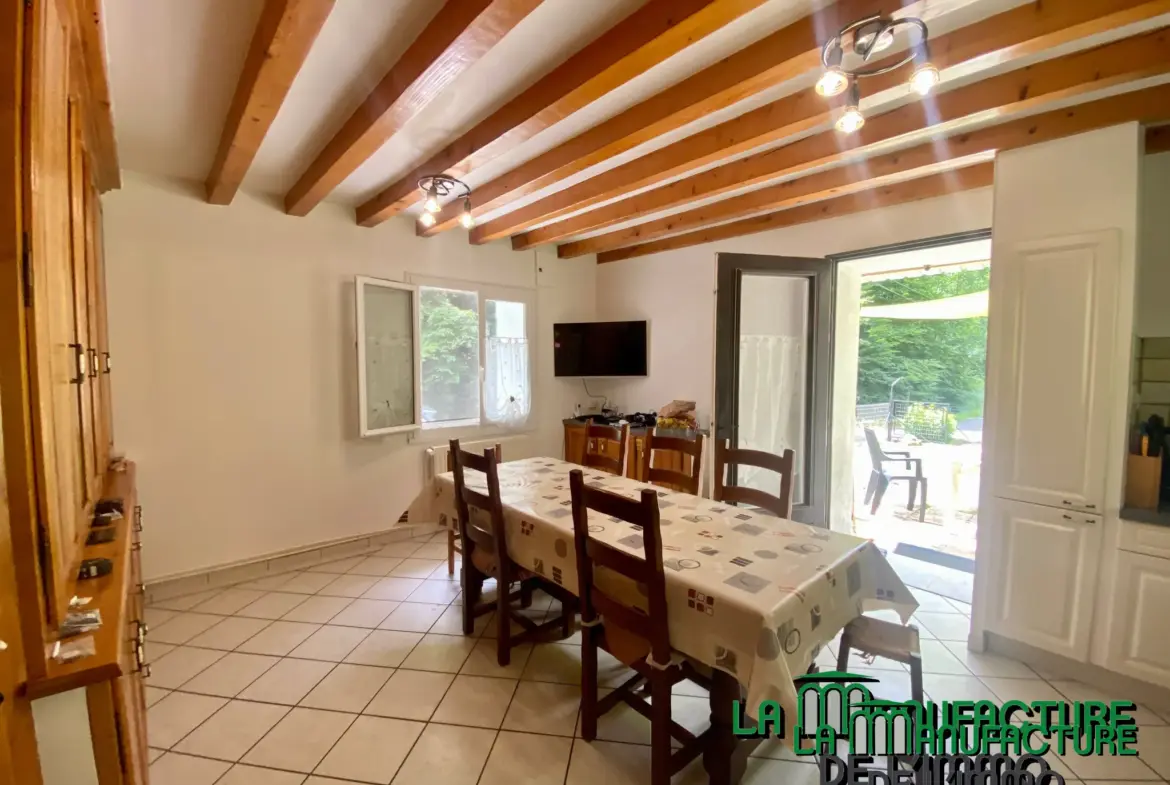 Maison individuelle de 115 m² avec 4 chambres à vendre à Le Chambon-Feugerolles 