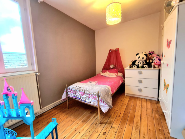 Maison de ville à vendre à Vimoutiers avec 3 chambres 