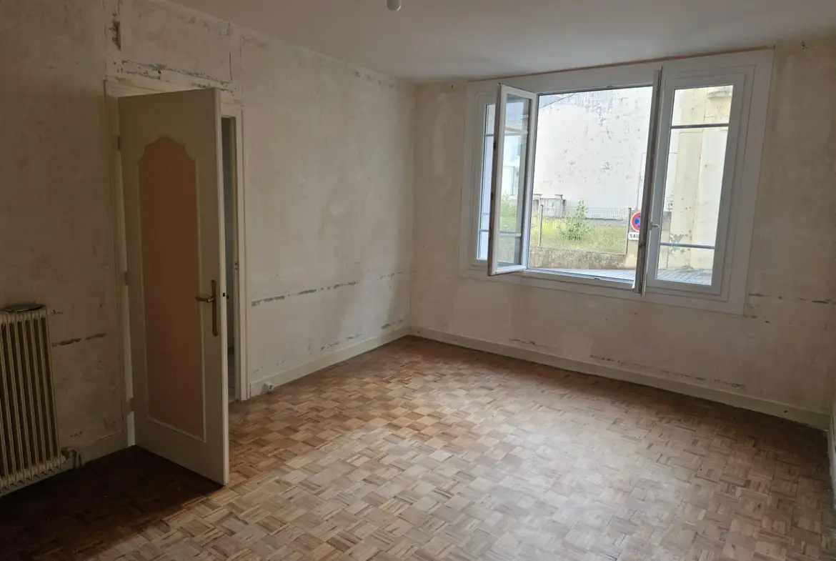 Maison en pierre de 153 m² à Monségur avec dépendances et cour 