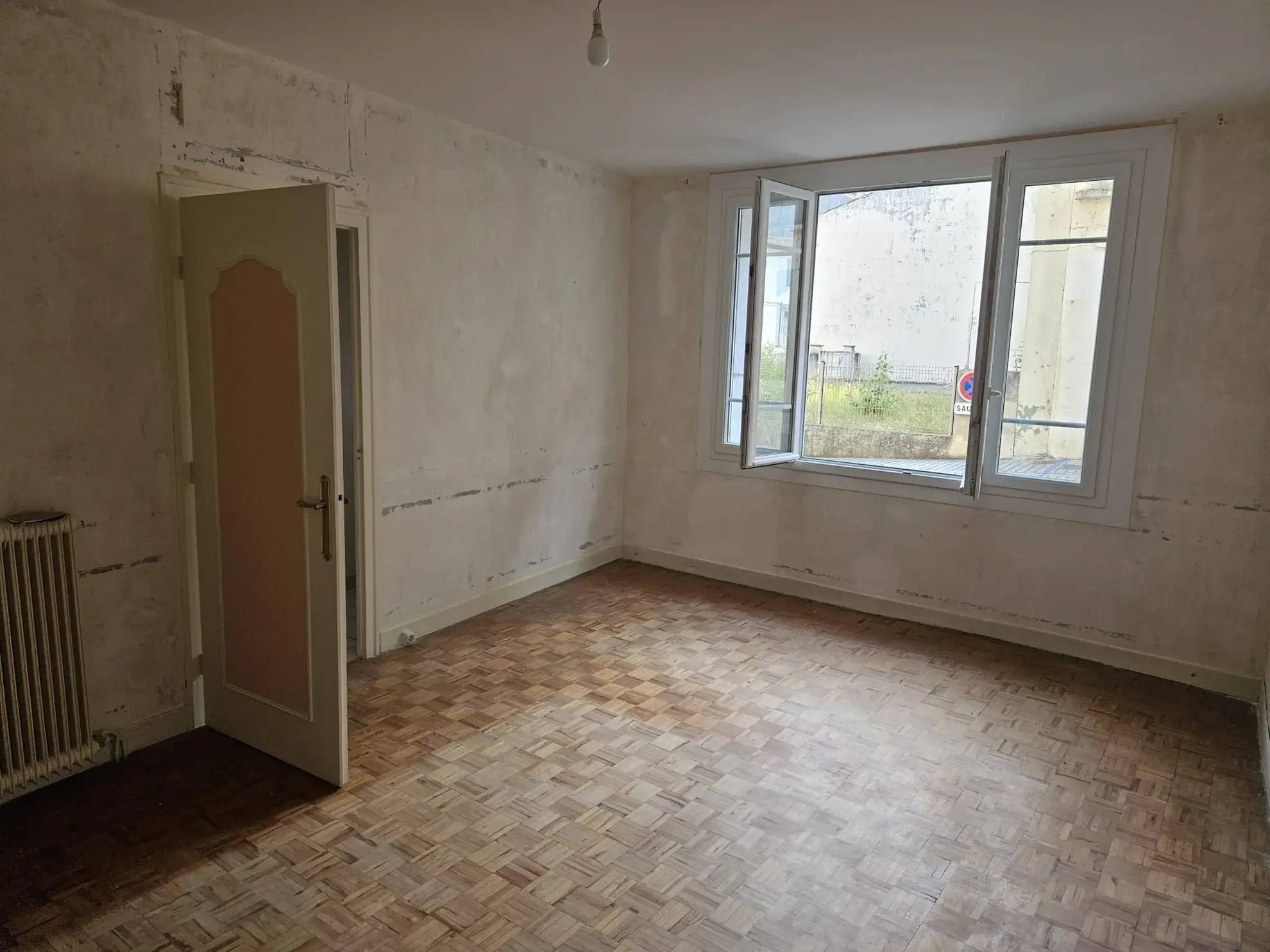Maison en pierre de 153 m² à Monségur avec dépendances et cour 