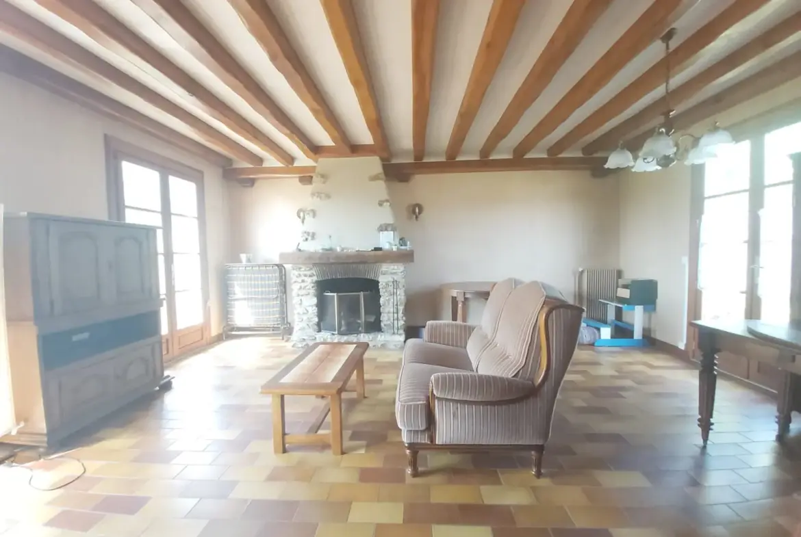 Maison traditionnelle à rénover à Chailly-en-Bière - 542 m2 de terrain 