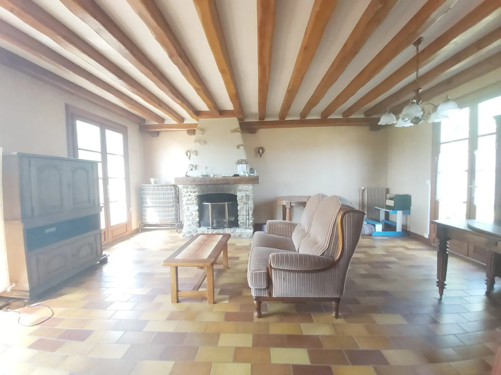 Maison traditionnelle à rénover à Chailly-en-Bière - 542 m2 de terrain 