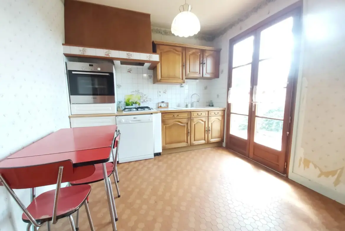 Maison traditionnelle à rénover à Chailly-en-Bière - 542 m2 de terrain 