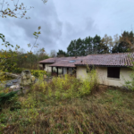Maison traditionnelle de plain-pied de 175 m² avec piscine à Targon