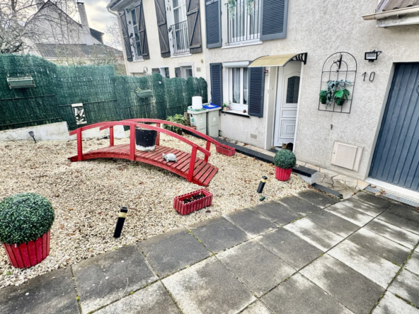 Maison de 4 chambres à vendre à Mantes la Ville - 259 000 € 