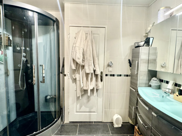 Maison de 4 chambres à vendre à Mantes la Ville - 259 000 € 