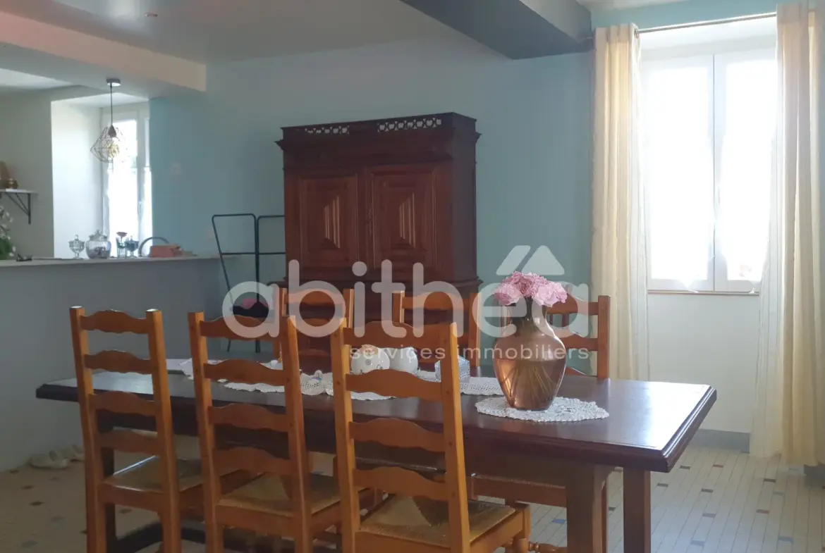 Maison rénovée de 123 m² avec jardin à Genouillac 