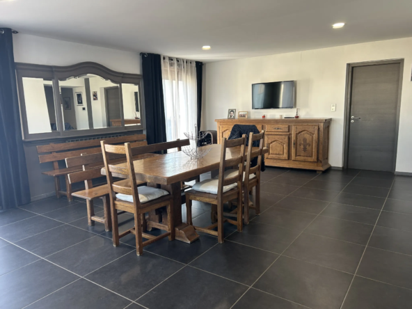 Villa rénovée de 1965 à Epinal avec 2 appartements 