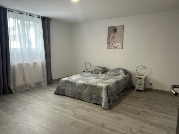 Villa rénovée de 1965 à Epinal avec 2 appartements 