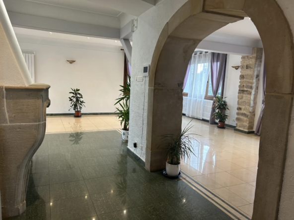 Villa rénovée de 1965 à Epinal avec 2 appartements 