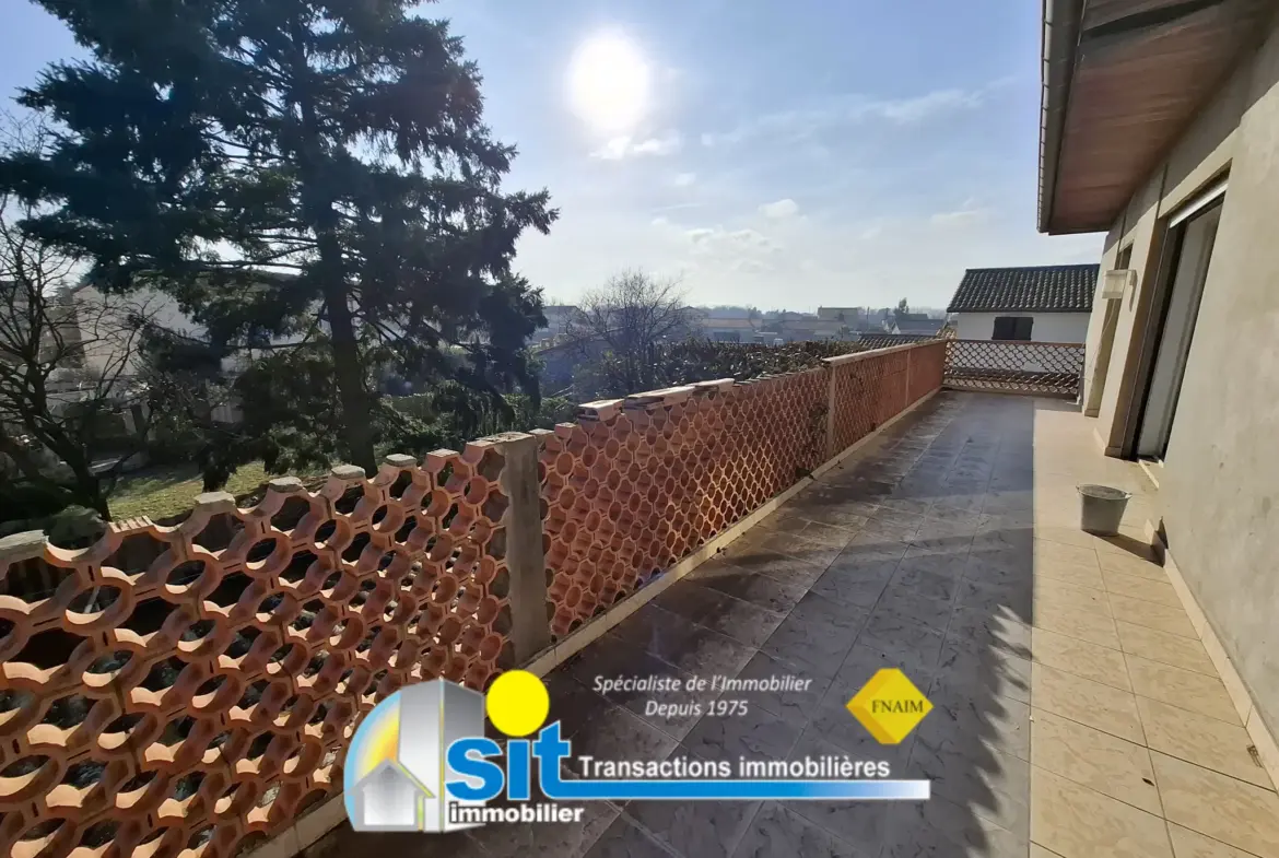 Maison traditionnelle à vendre à Saint-Clair-du-Rhône - 235 000 € 