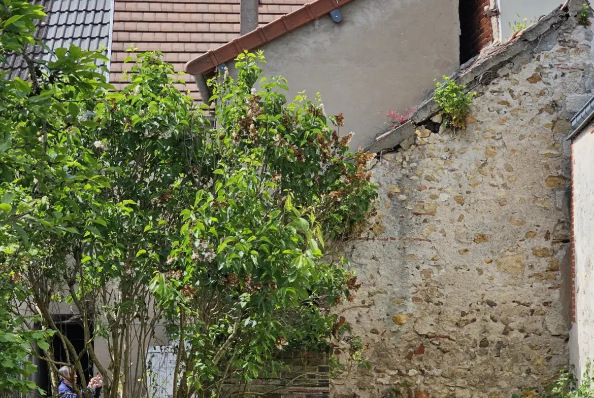 Maison de ville de 49 m² à Gien avec jardin 