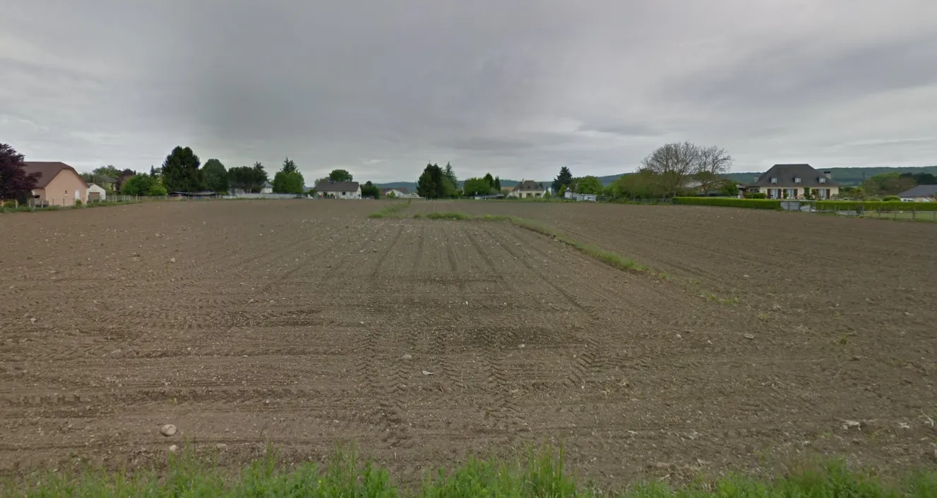 Terrain constructible de 621 m² à Bénéjacq avec vue sur les Pyrénées 
