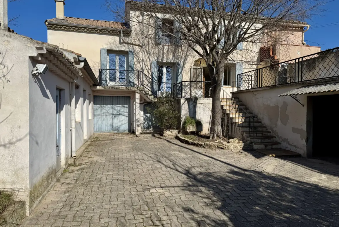 Maison à vendre à Sérignan-Du-Comtat avec 3 chambres 