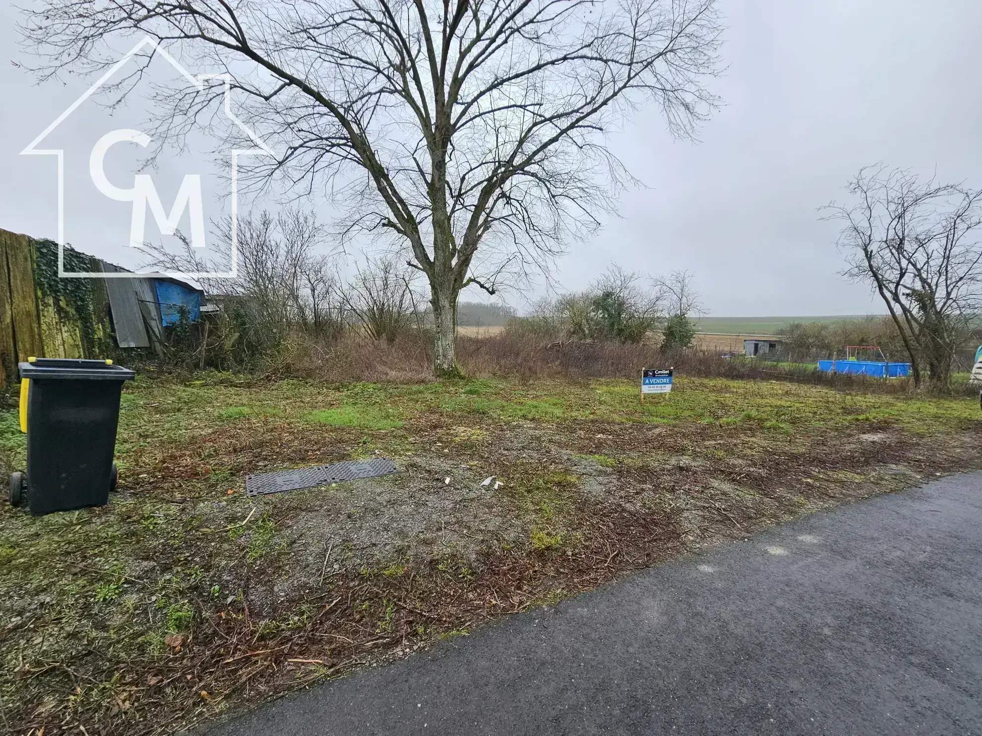 Terrain constructible à Paudy - 602 m² 