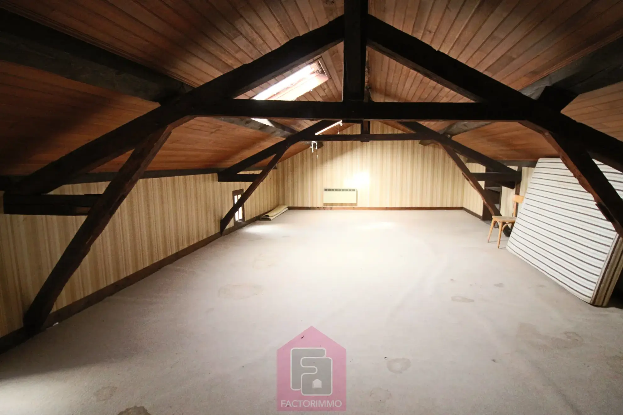 Vente d'un immeuble avec local commercial et appartement à Duravel 