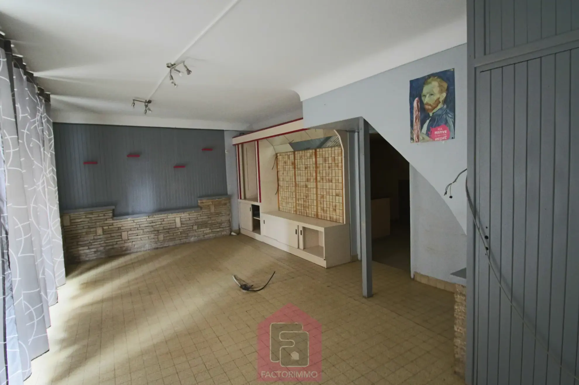 Vente d'un immeuble avec local commercial et appartement à Duravel 