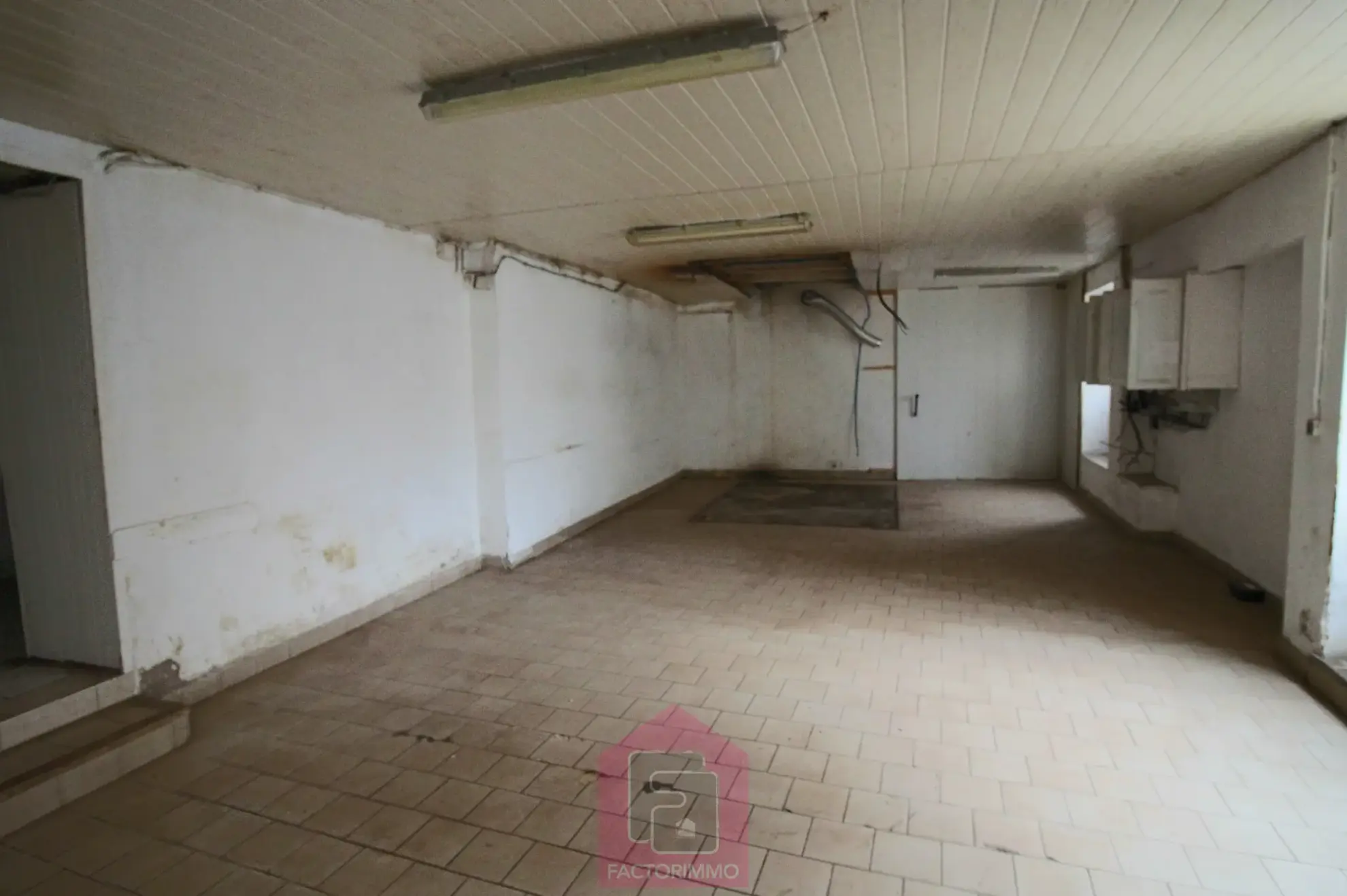 Vente d'un immeuble avec local commercial et appartement à Duravel 