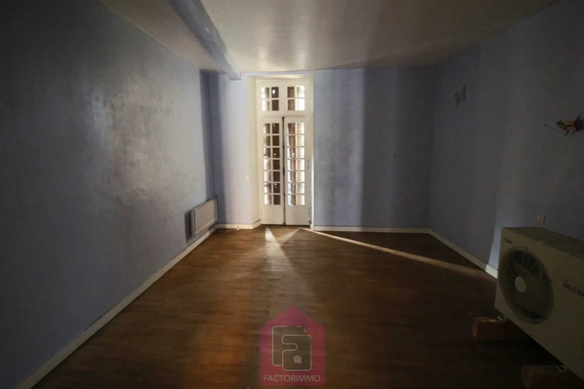 Vente d'un immeuble avec local commercial et appartement à Duravel 