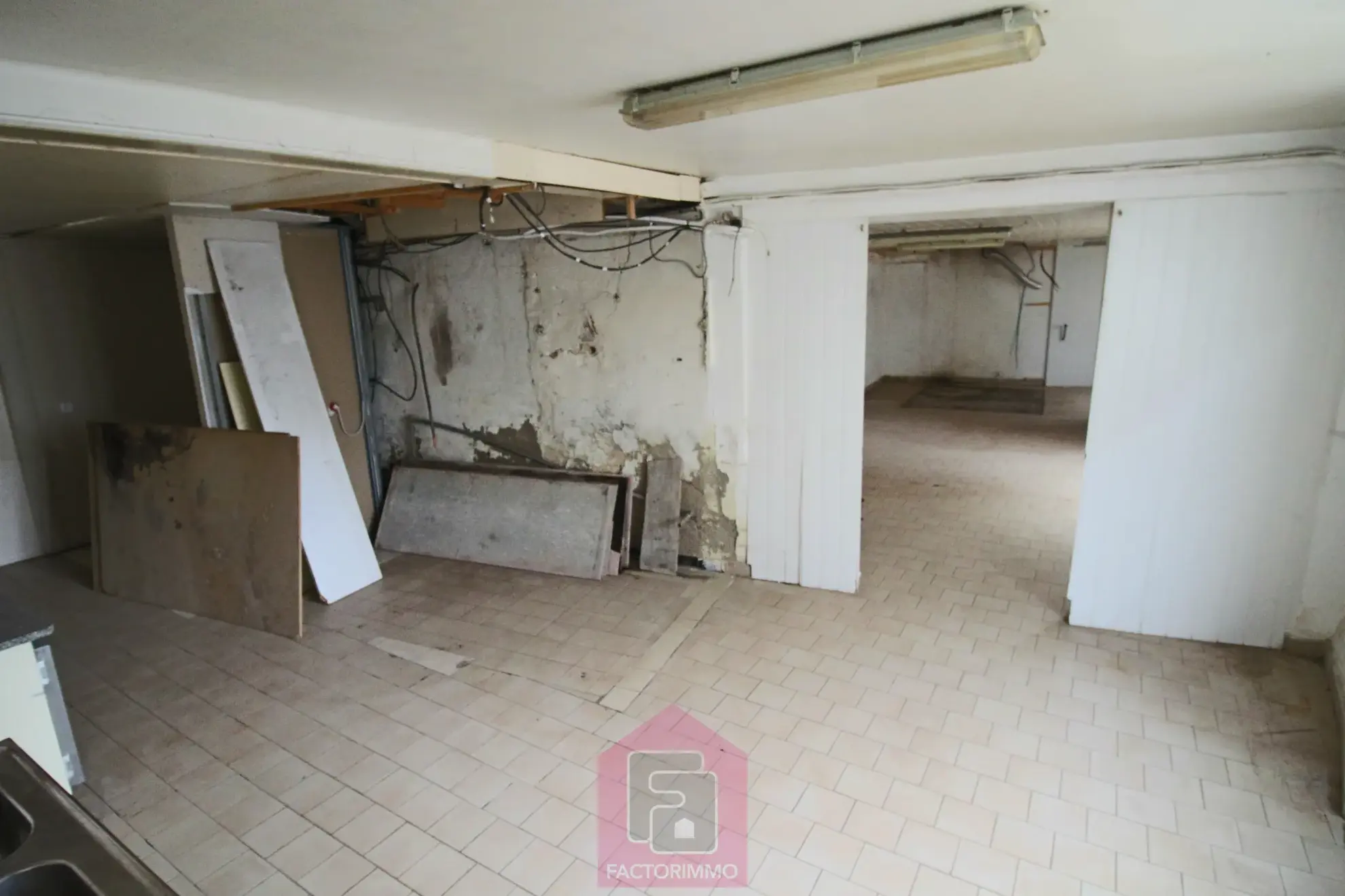 Vente d'un immeuble avec local commercial et appartement à Duravel 