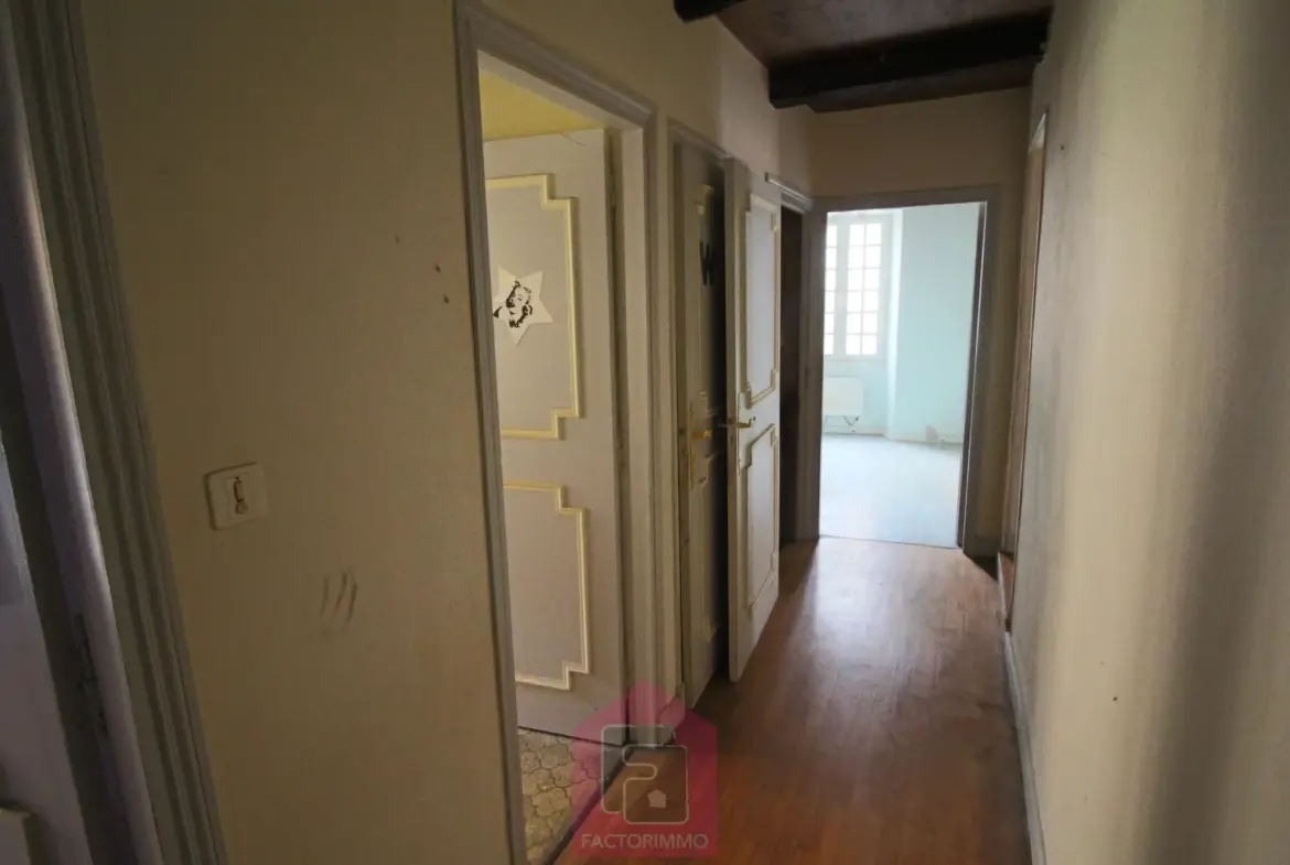 Vente d'un immeuble avec local commercial et appartement à Duravel 
