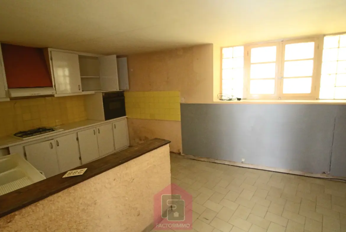Vente d'un immeuble avec local commercial et appartement à Duravel 