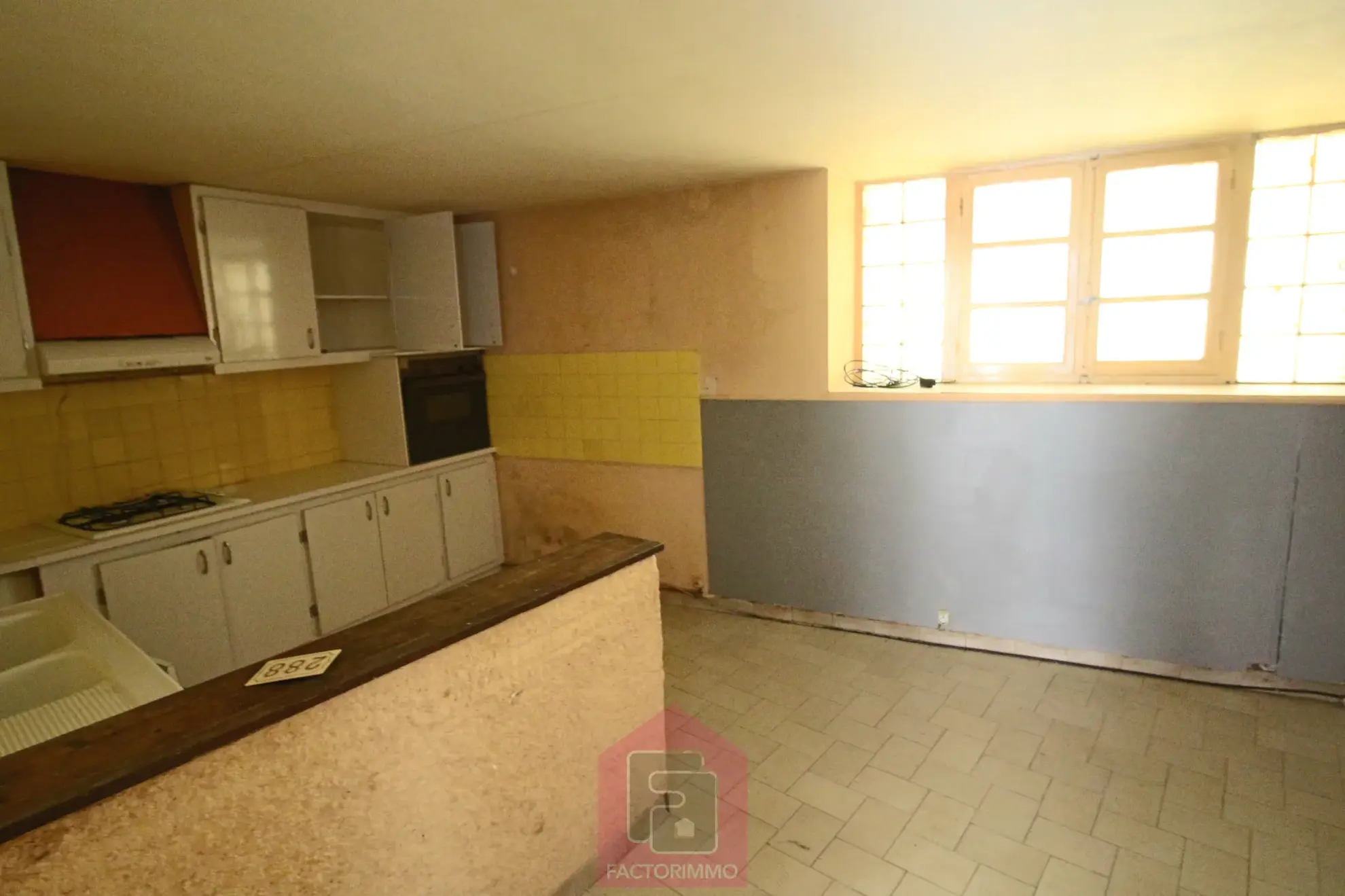 Vente d'un immeuble avec local commercial et appartement à Duravel 