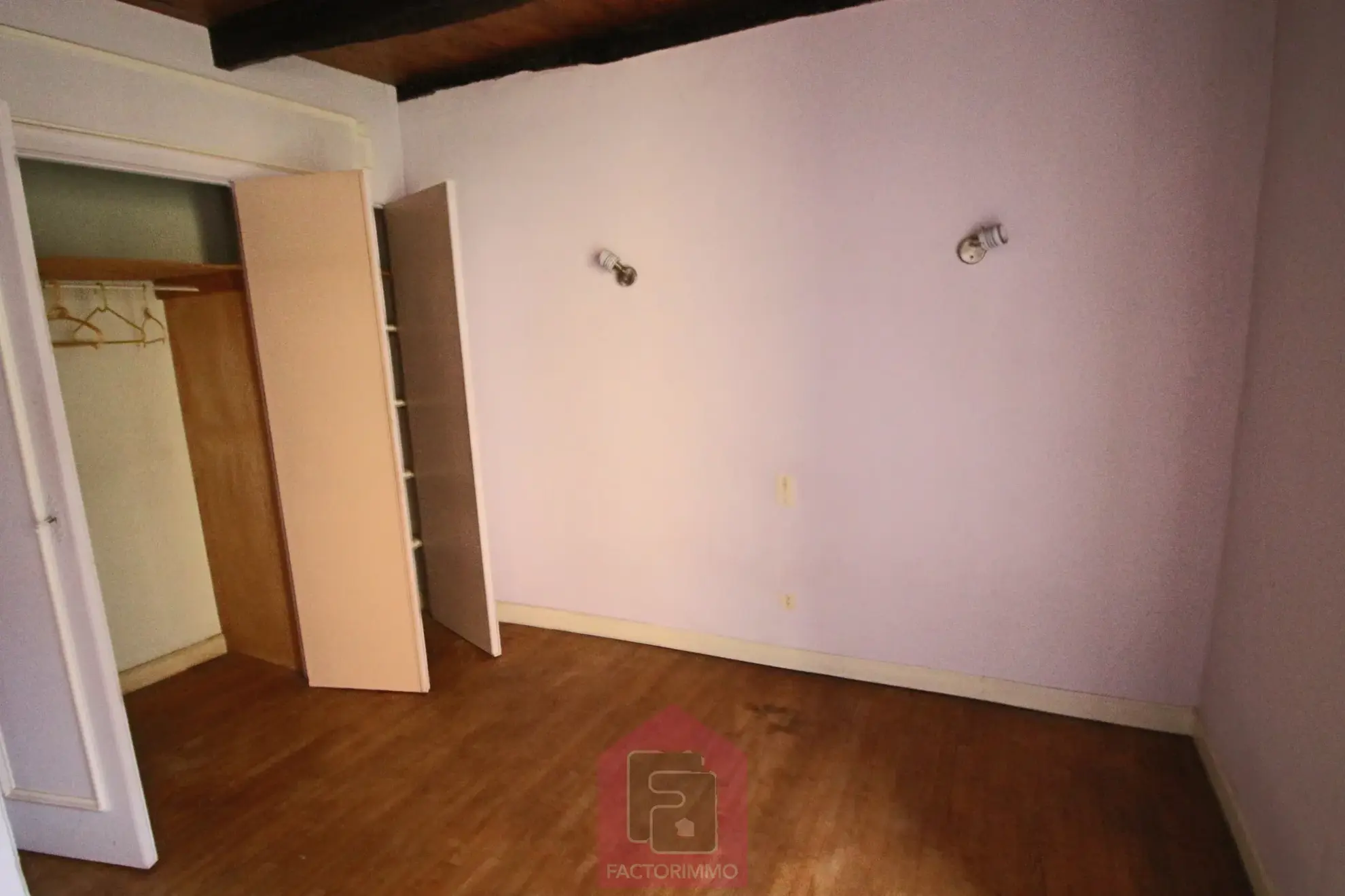 Vente d'un immeuble avec local commercial et appartement à Duravel 