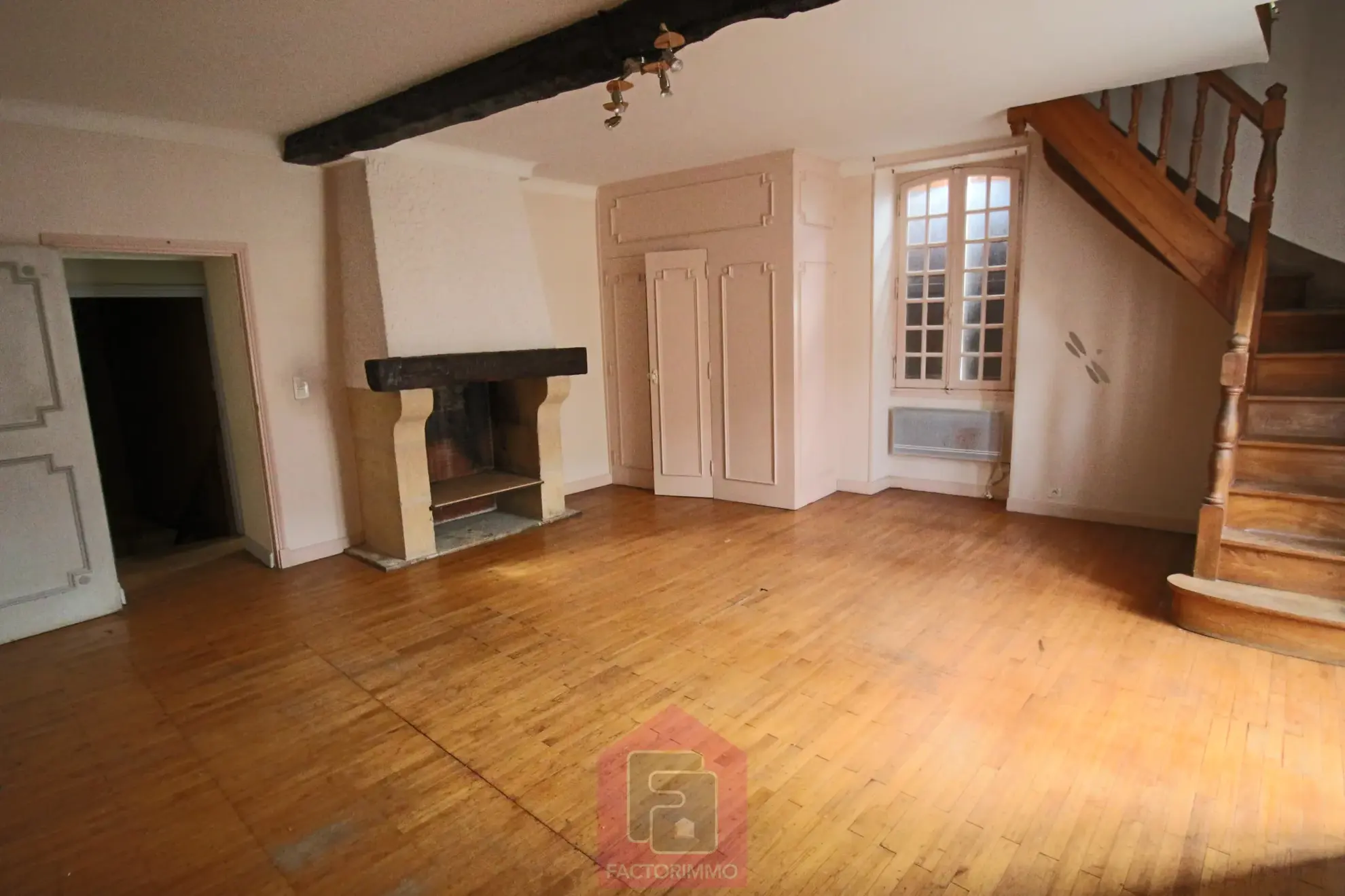Vente d'un immeuble avec local commercial et appartement à Duravel 