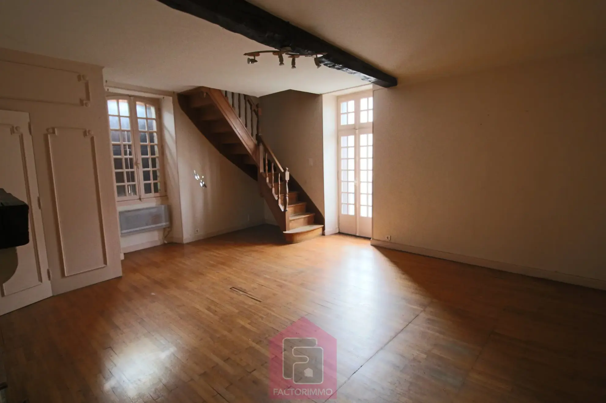Vente d'un immeuble avec local commercial et appartement à Duravel 