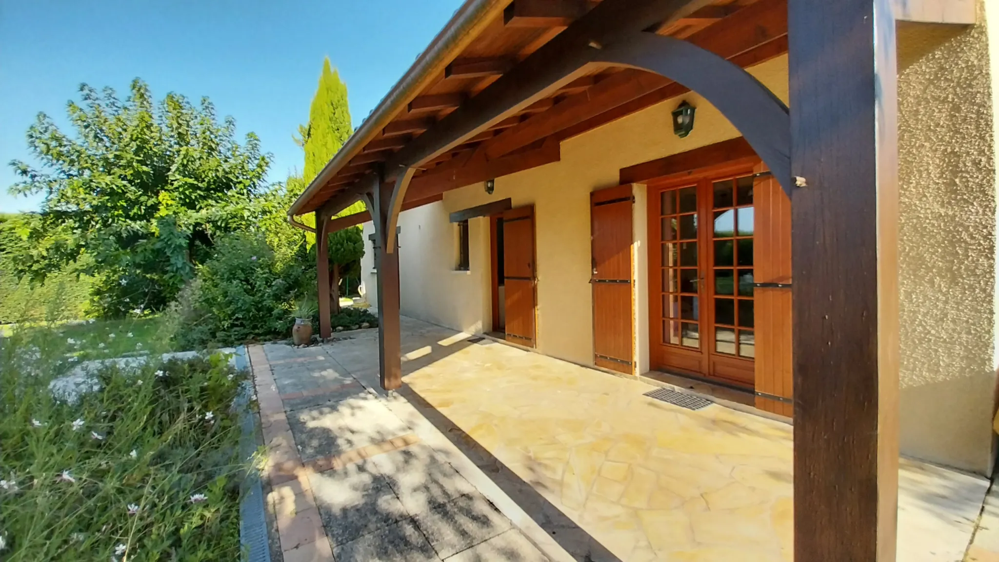 À Prigonrieux, maison à vendre 4 chambres avec piscine et jardin 