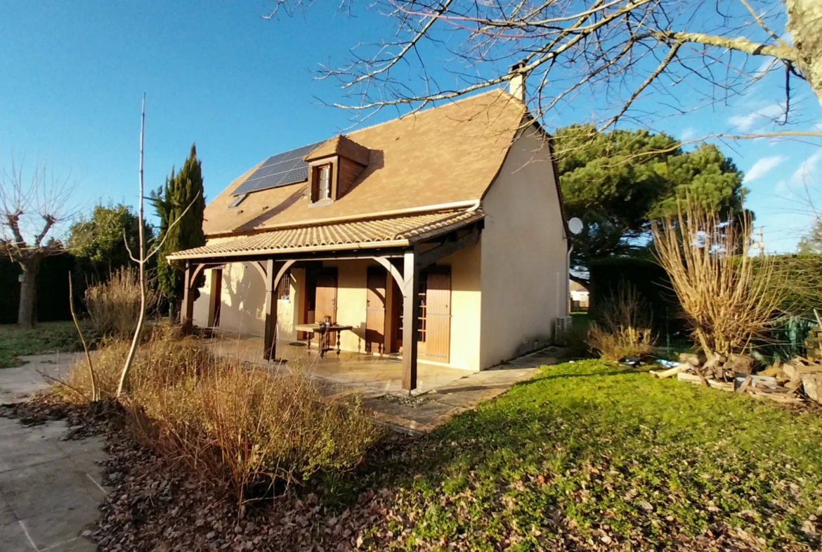 À Prigonrieux, maison à vendre 4 chambres avec piscine et jardin 