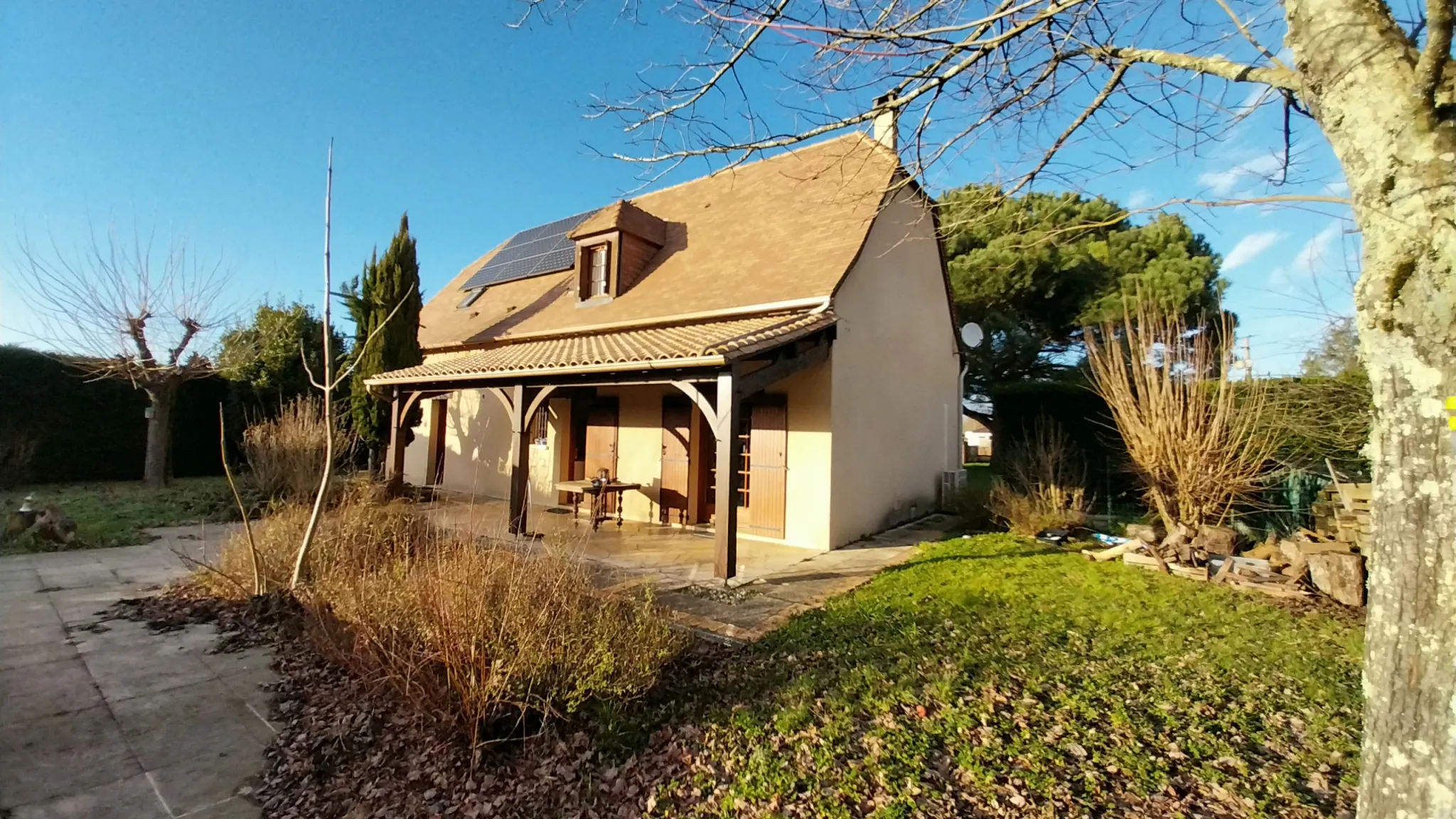 À Prigonrieux, maison à vendre 4 chambres avec piscine et jardin 